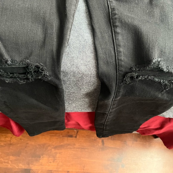 American Eagle Next Level Stretch Ripped Jeans - Picture 5 of 5